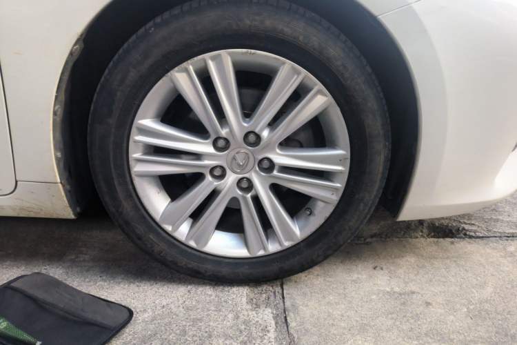 Used Lexus ES 2013 250 Elegant Edition Right Front Wheel Hub