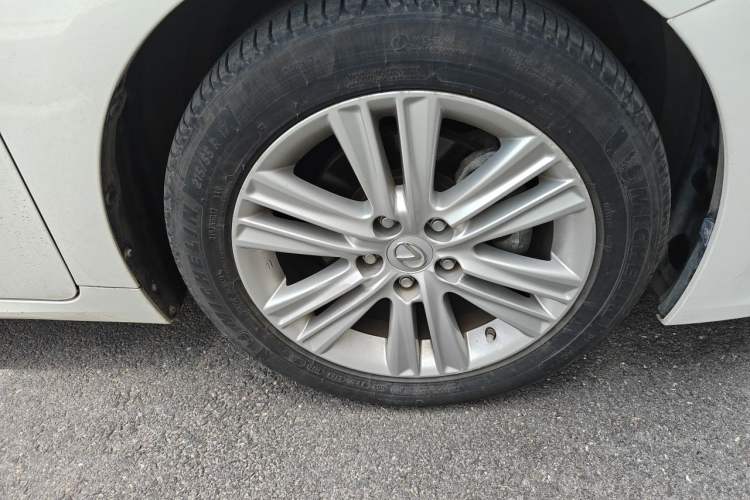 Used Lexus ES 2013 250 Elite Edition Right Front Wheel Hub