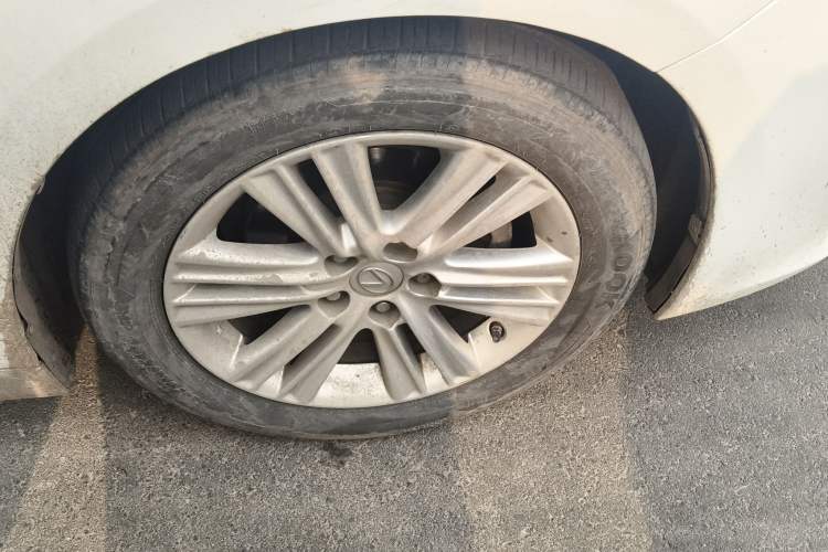 Used Lexus ES 2013 250 Elegant Edition Right Front Wheel Hub