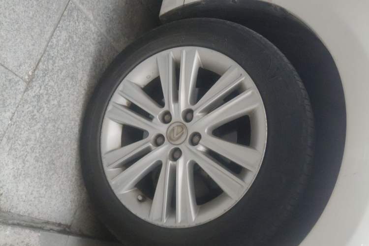 Used Lexus ES 2013 250 Elite Edition Right Front Wheel Hub