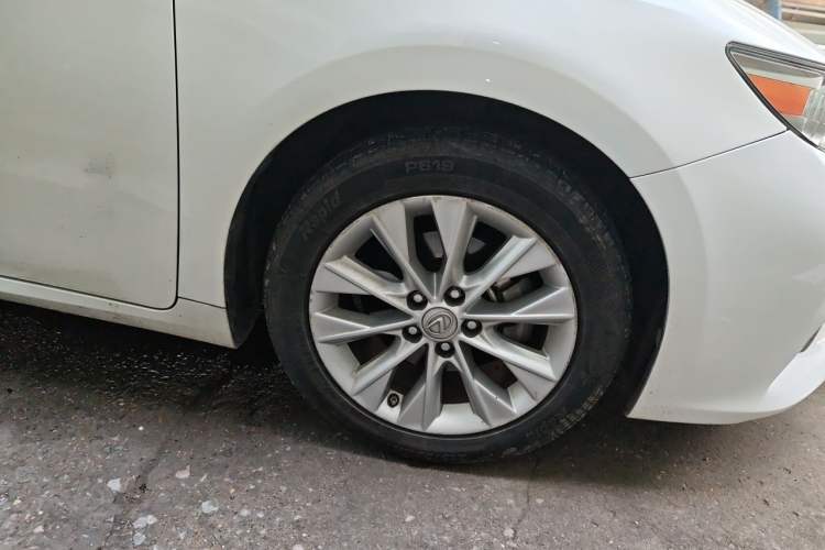 Used Lexus ES 2013 300h Elite Edition Right Front Wheel Hub