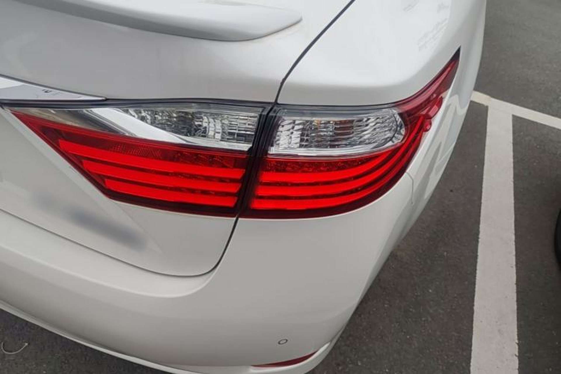 Used Lexus ES 2013 300h Elite Edition Right Rear Taillight