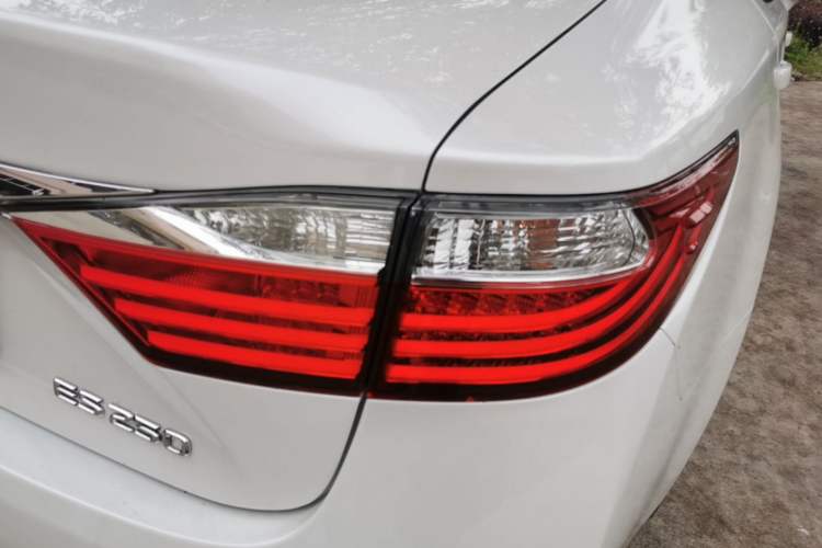 Used Lexus ES 2013 250 Elite Edition Right Rear Taillight