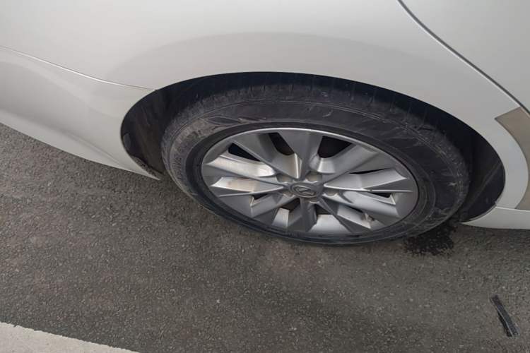 Used Lexus ES 2013 300h Elite Edition Right Rear Wheel Hub