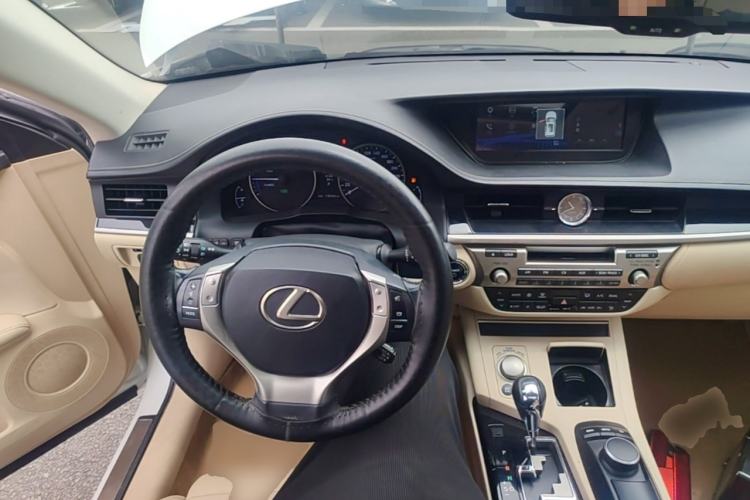 Used Lexus ES 2013 300h Elite Edition Steering Wheel