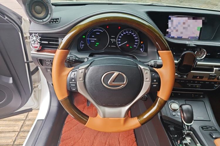 Used Lexus ES 2013 300h Luxury Edition Steering Wheel
