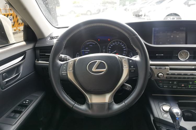 Used Lexus ES 2013 300h Elite Edition Steering Wheel