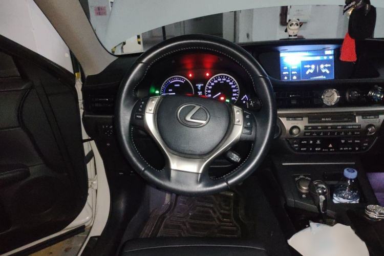 Used Lexus ES 2013 300h Elite Edition Steering Wheel