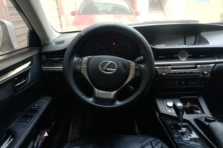 Used Lexus ES 2013 300h Elite Edition Steering Wheel