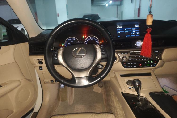 Used Lexus ES 2013 300h Elite Edition Steering Wheel