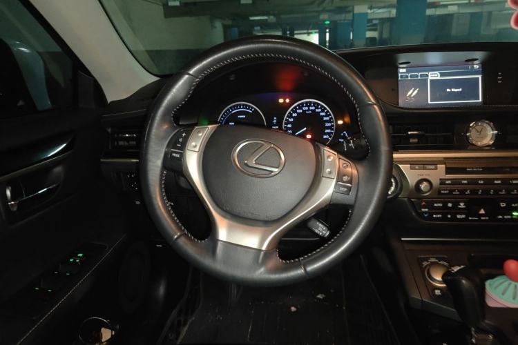 Used Lexus ES 2013 300h Elite Edition Steering Wheel