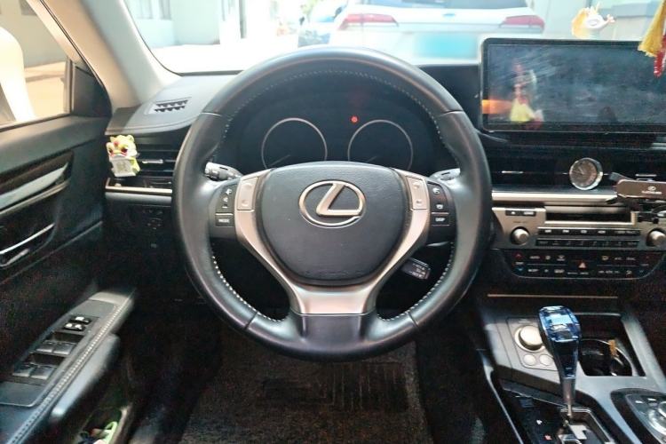 Used Lexus ES 2013 300h Elite Edition Steering Wheel