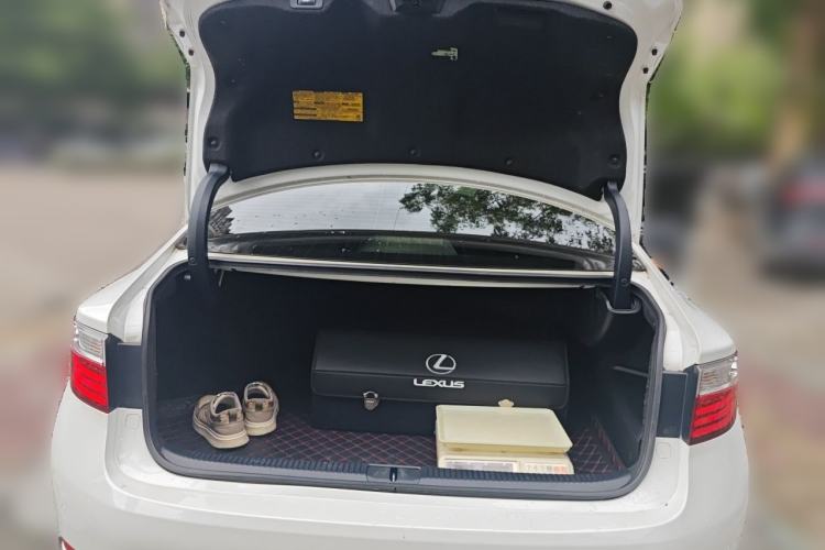 Used Lexus ES 2013 300h Luxury Edition Trunk