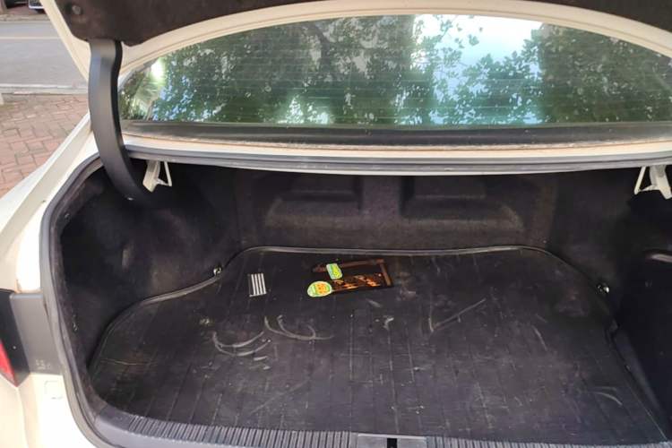 Used Lexus ES 2013 300h Elite Edition Trunk