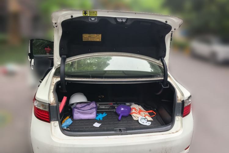Used Lexus ES 2013 300h Elite Edition Trunk