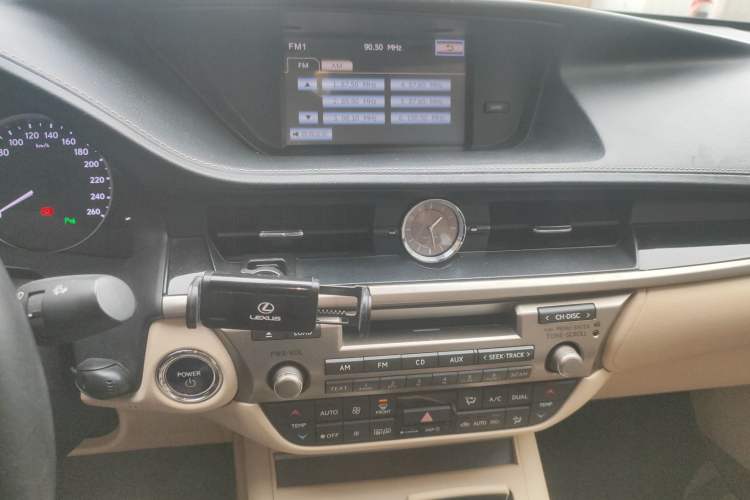 Used Lexus ES 2013 300h Elite Edition Audio And AC Panel