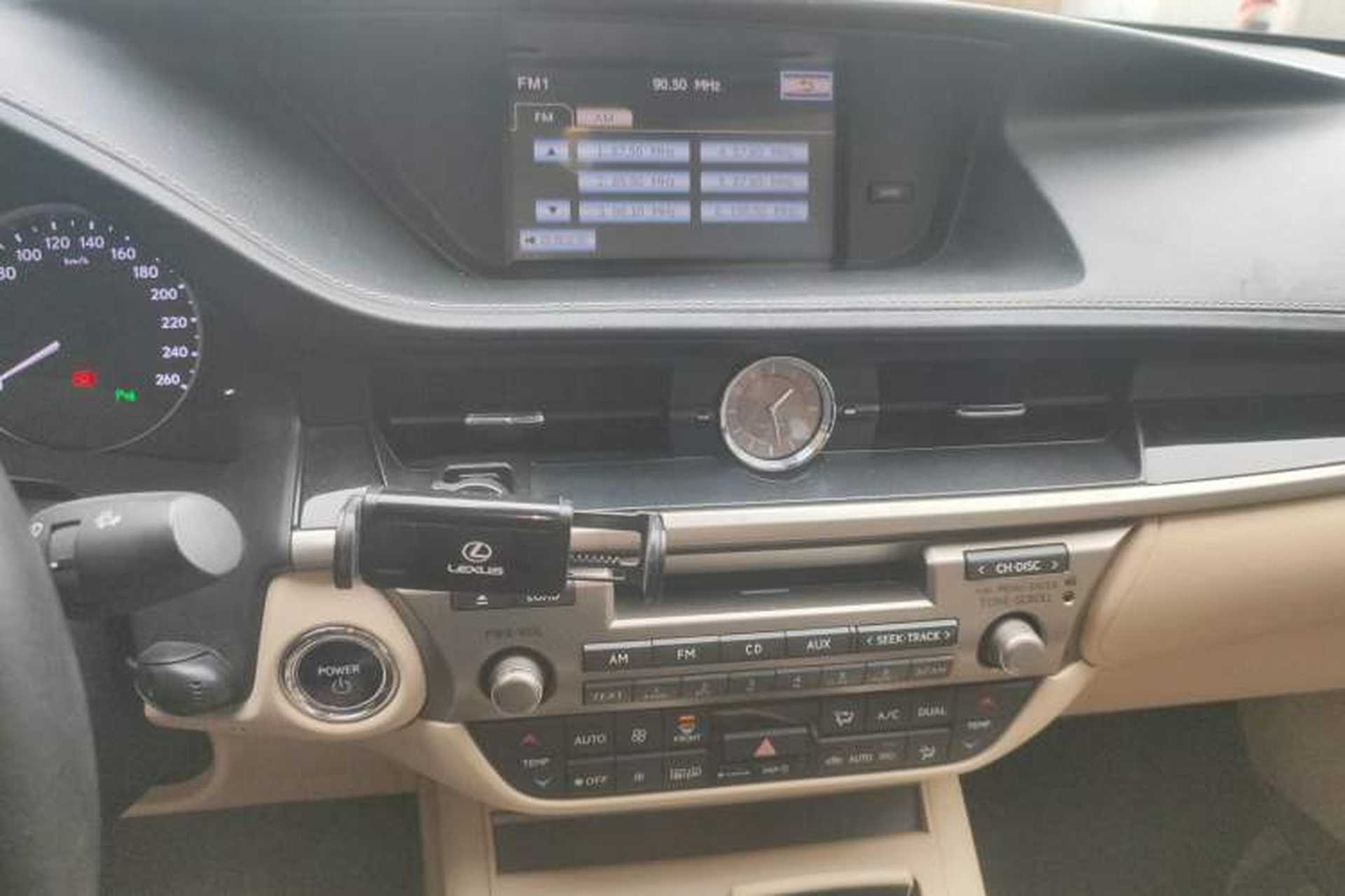 Used Lexus ES 2013 300h Elite Edition Audio And AC Panel