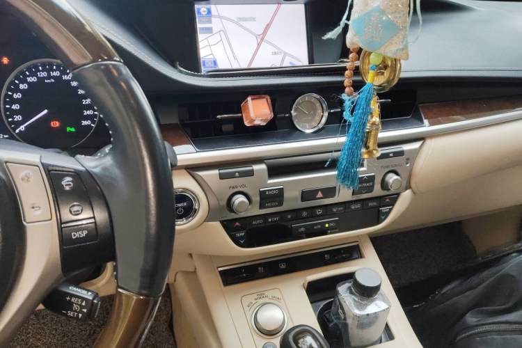 Used Lexus ES 2013 300h Luxury Edition Audio And AC Panel