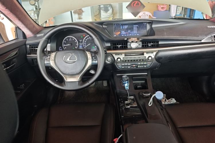 Used Lexus ES 2013 250 Elite Edition Center Console