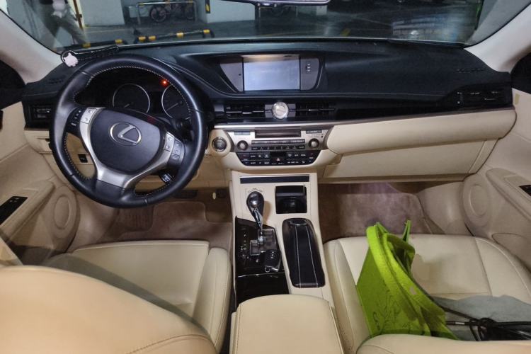 Used Lexus ES 2013 250 Elite Edition Center Console