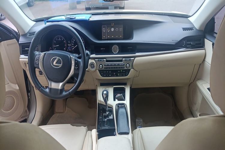 Used Lexus ES 2013 250 Elite Edition Center Console