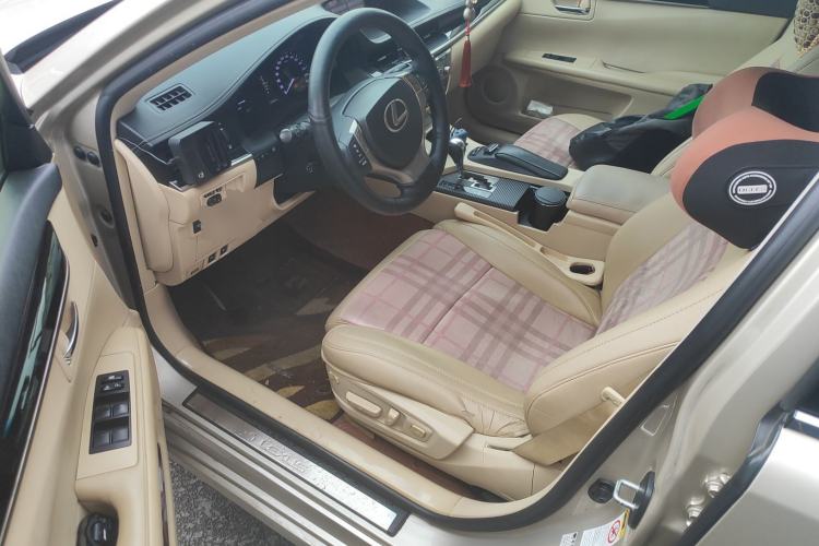 Used Lexus ES 2013 300h Elite Edition Driver Seat