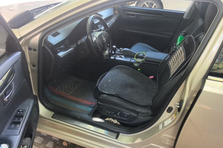 Used Lexus ES 2013 300h Elite Edition Driver Seat