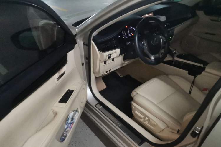 Used Lexus ES 2013 350 Elegant Edition Driver Seat