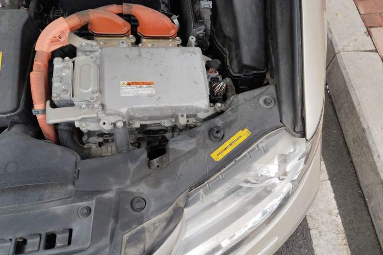 Used Lexus ES 2013 300h Luxury Edition Engine Bay Left