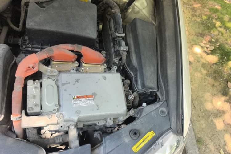 Used Lexus ES 2013 300h Elite Edition Engine Bay Left
