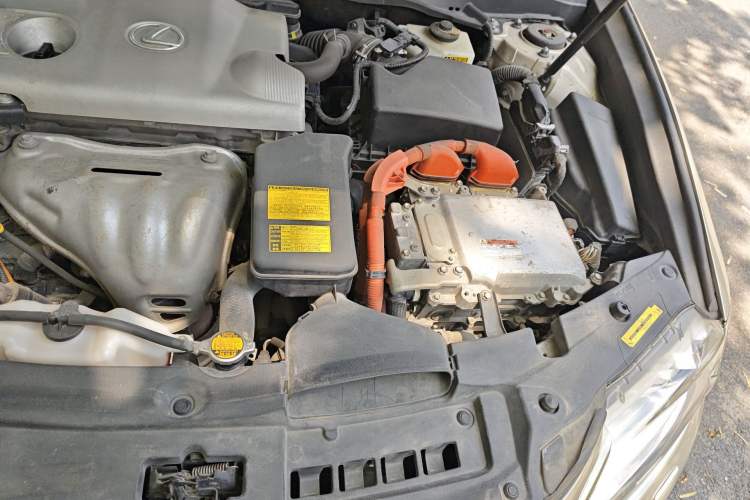 Used Lexus ES 2013 300h Luxury Edition Engine Bay Left