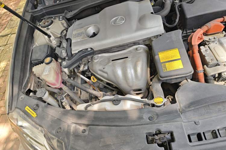 Used Lexus ES 2013 300h Luxury Edition Engine Bay Right