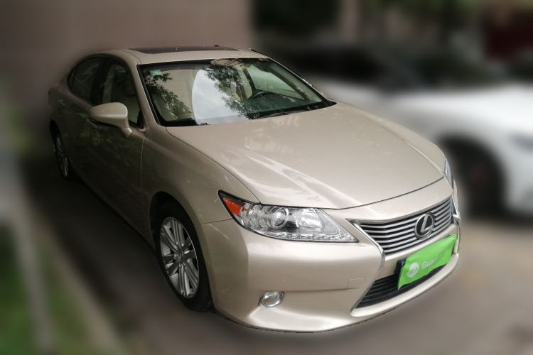 Used Lexus ES 2013 250 Elite Edition Front Right 45 Deg