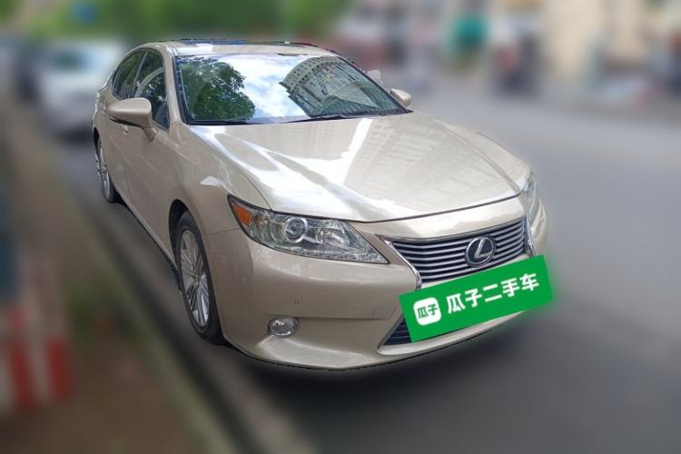 Used Lexus ES 2013 250 Elite Edition Front Right 45 Deg