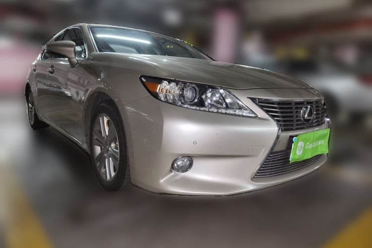 Used Lexus ES 2013 250 Elite Edition Front Right 45 Deg