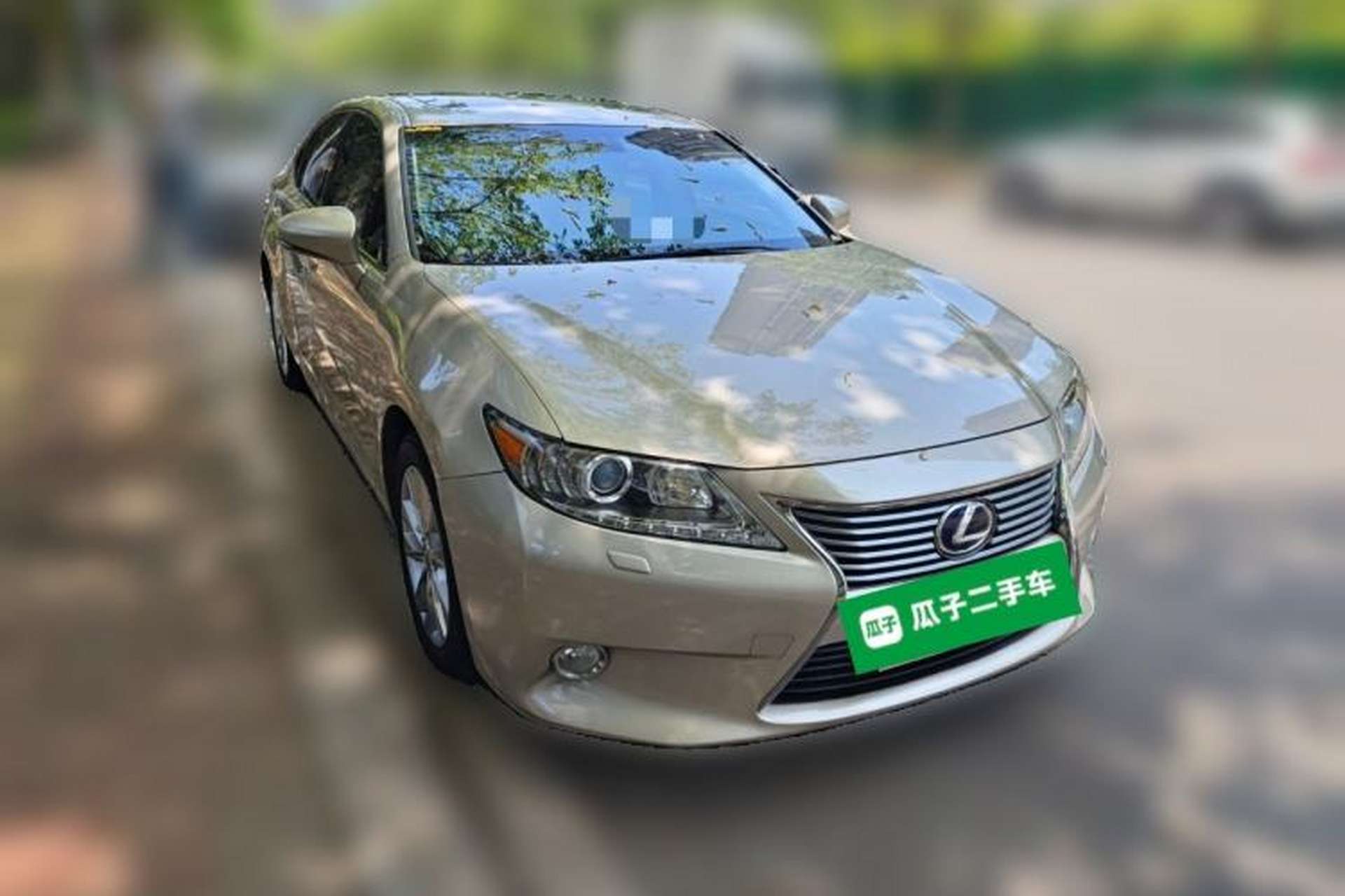 Used Lexus ES 2013 300h Luxury Edition Front Right 45 Deg