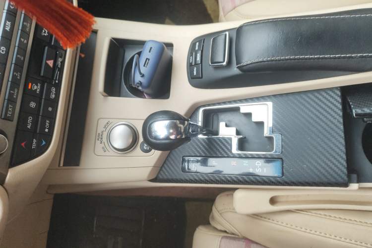 Used Lexus ES 2013 300h Elite Edition Gear Lever