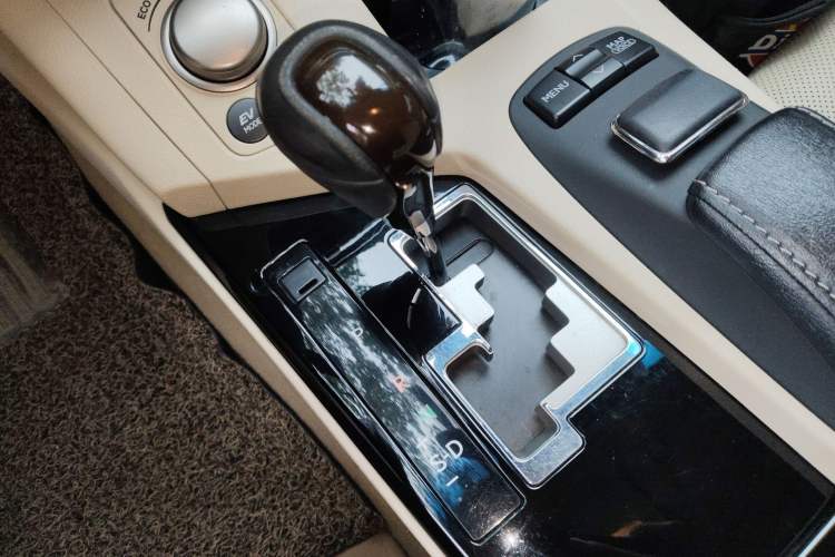 Used Lexus ES 2013 300h Luxury Edition Gear Lever