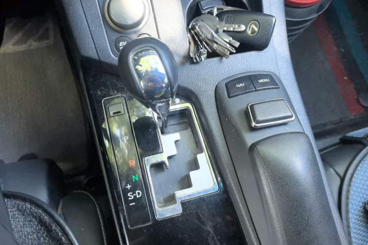 Used Lexus ES 2013 300h Elite Edition Gear Lever