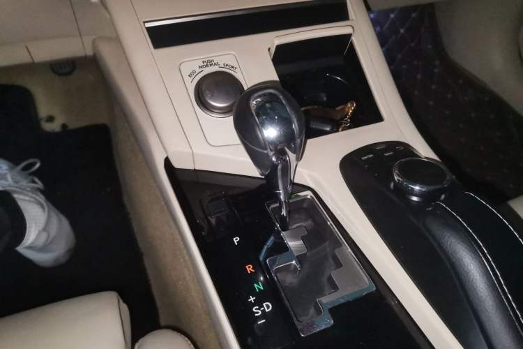 Used Lexus ES 2013 350 Elegant Edition Gear Lever