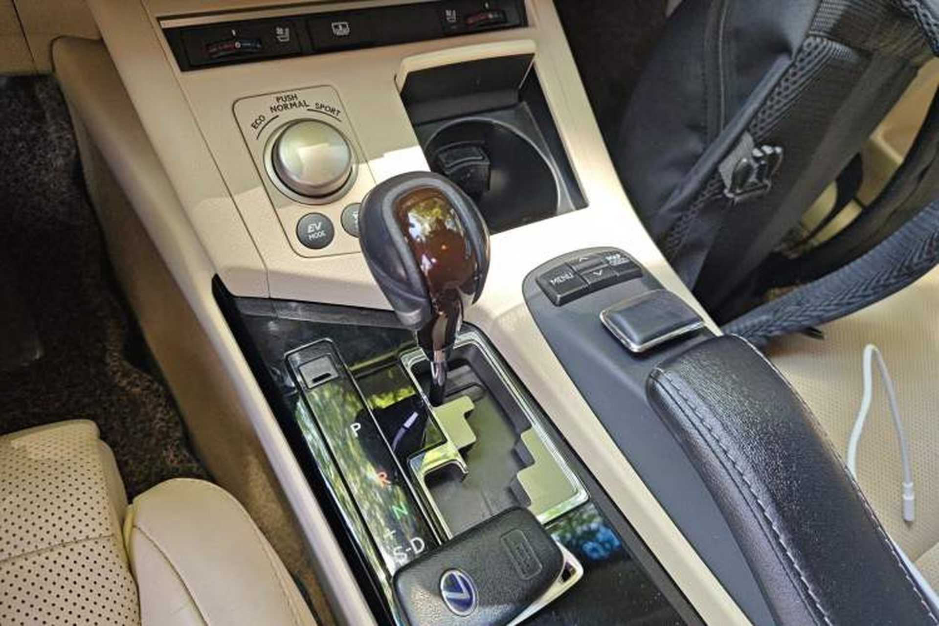 Used Lexus ES 2013 300h Luxury Edition Gear Lever