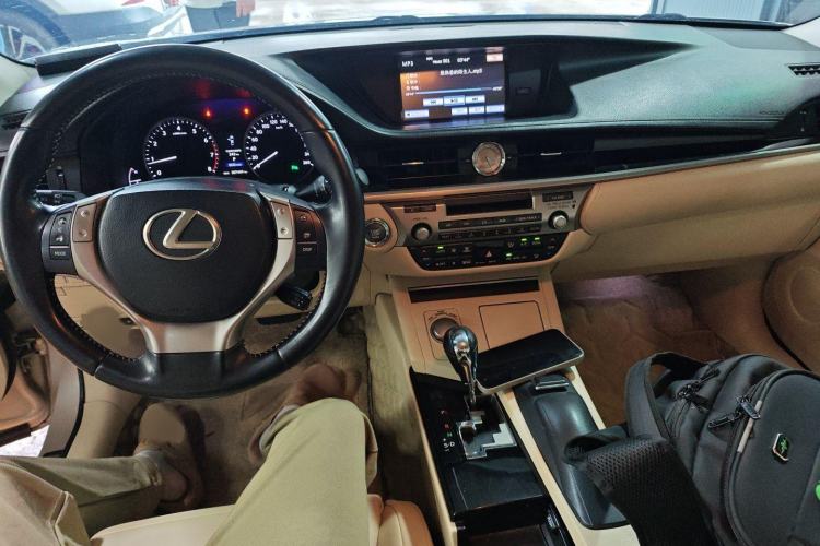 Used Lexus ES 2013 250 Elite Edition Interior 2
