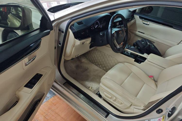 Used Lexus ES 2013 250 Elite Edition Interior 3