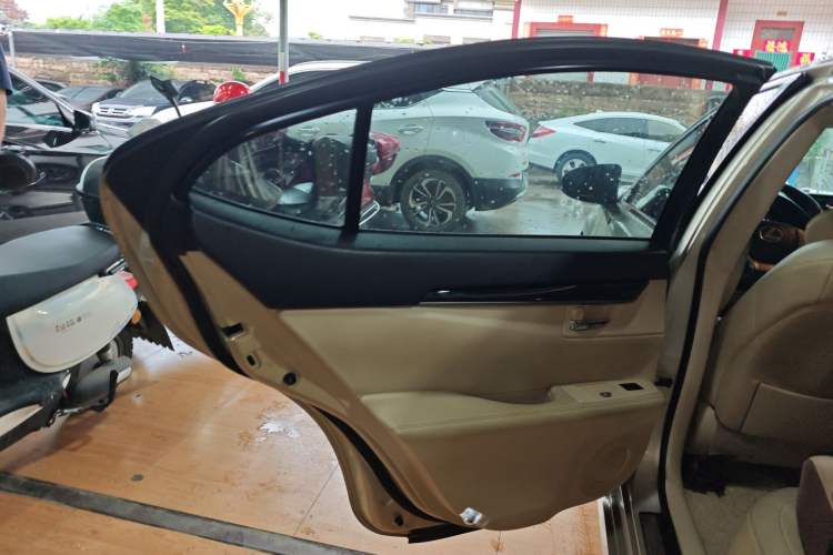 Used Lexus ES 2013 250 Elite Edition Interior 8