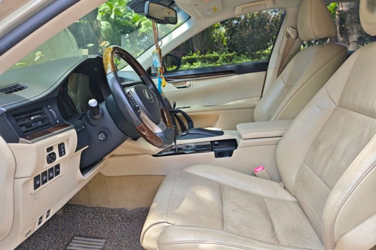 Used Lexus ES 2013 300h Luxury Edition Left Front Seat