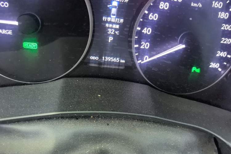 Used Lexus ES 2013 300h Elite Edition Odometer Close Up