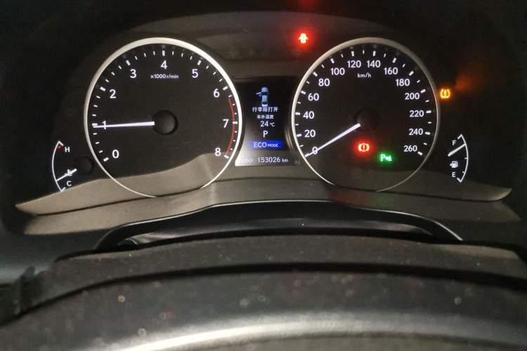 Used Lexus ES 2013 350 Elegant Edition Odometer Close Up