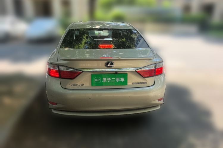 Used Lexus ES 2013 300h Elite Edition Rear