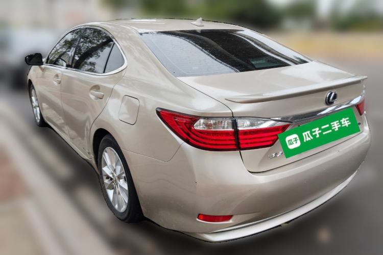 Used Lexus ES 2013 300h Luxury Edition Rear Left 45 Deg