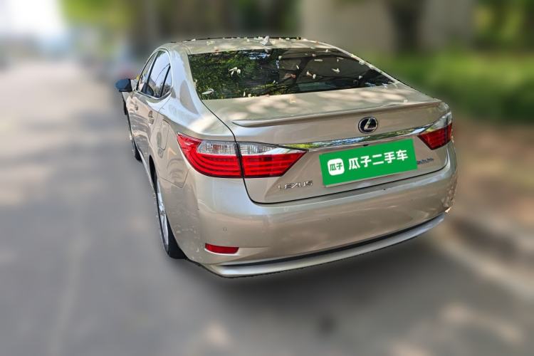 Used Lexus ES 2013 300h Luxury Edition Rear Left 45 Deg